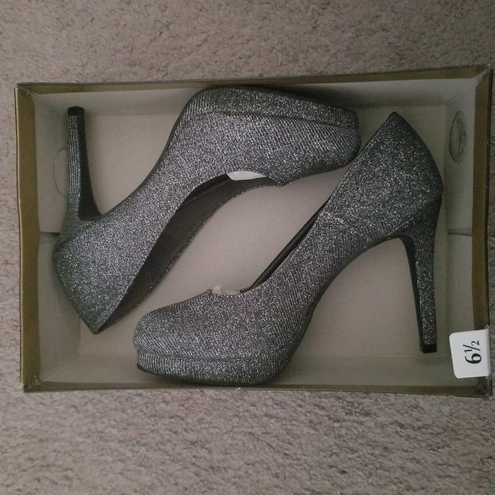 Glitzy Pewter High Heels (6.5)